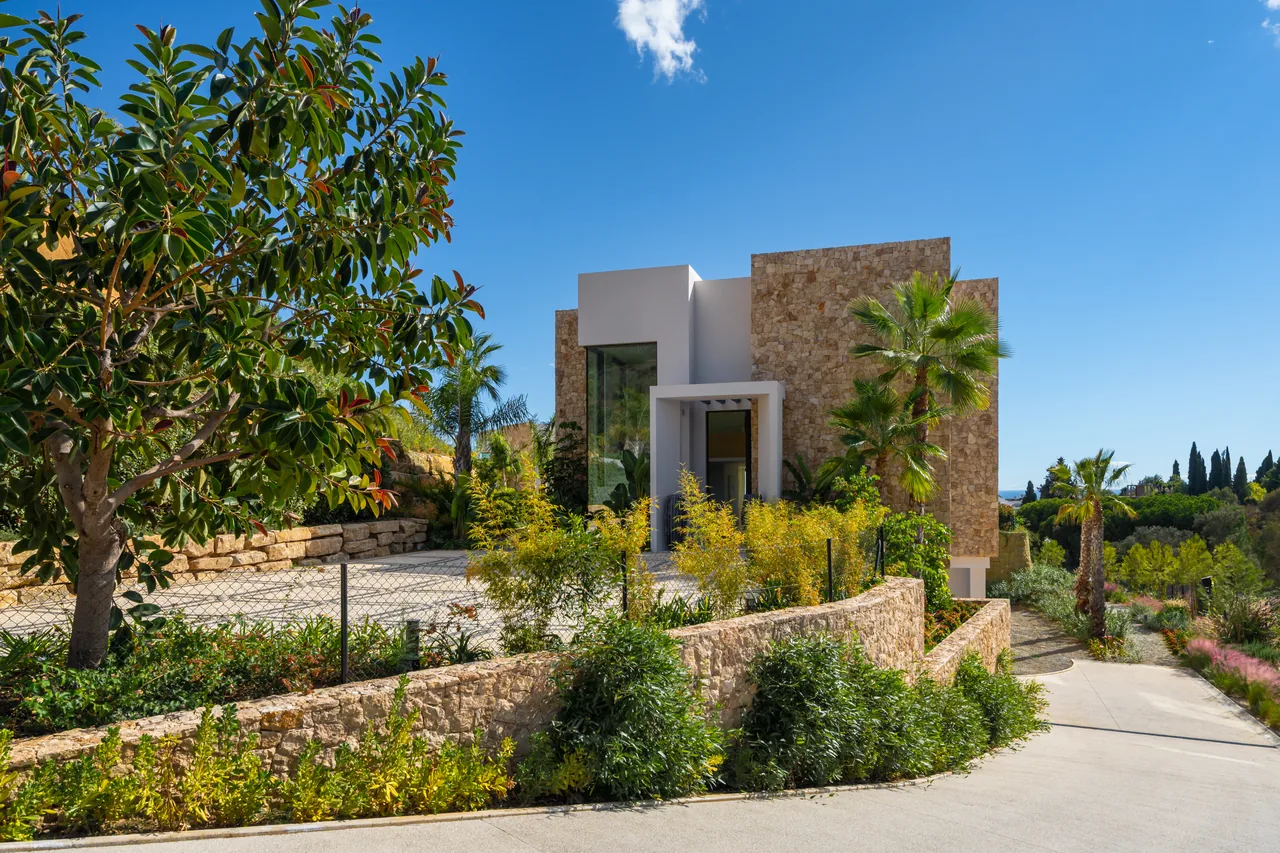 5-bedroom villa in Marbella Hill Club with private pool and private garden — image 33