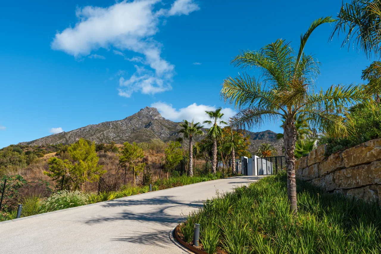 5-bedroom villa in Marbella Hill Club with private pool and private garden — image 34