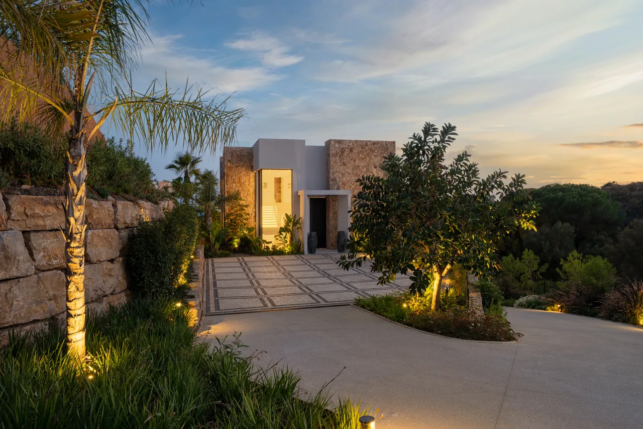 5-bedroom villa in Marbella Hill Club with private pool and private garden — image 36