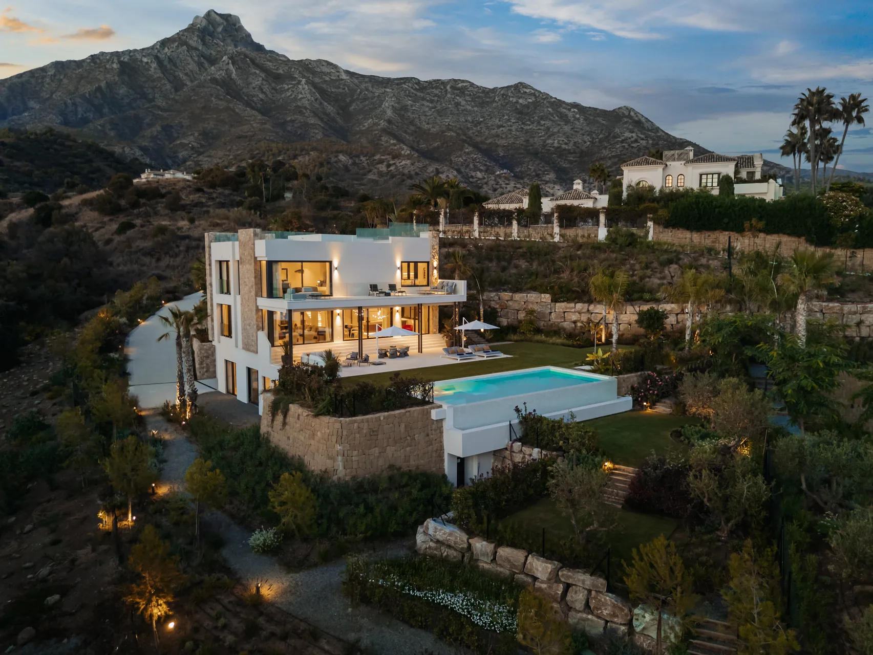 5-bedroom villa in Marbella Hill Club with private pool and private garden