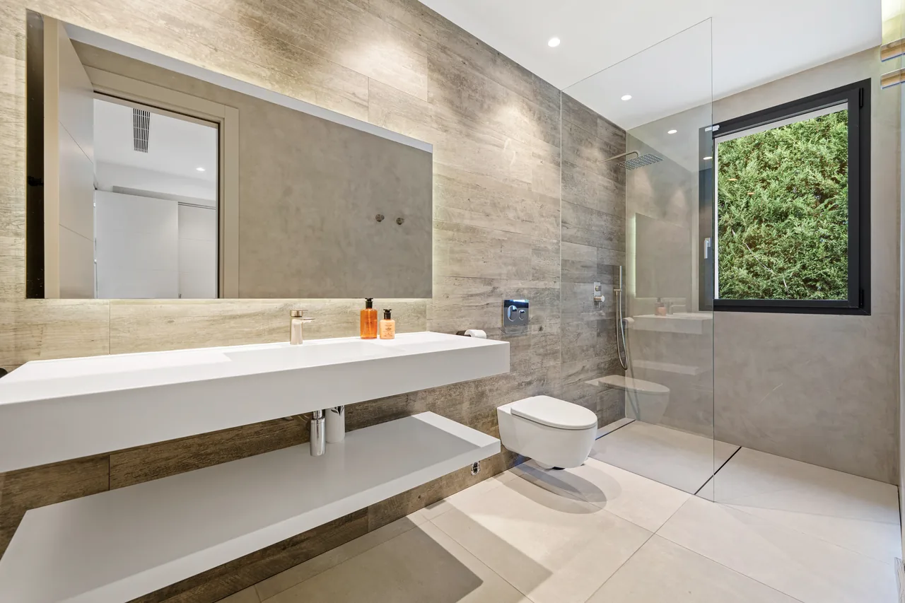 5-bedroom villa in Nueva Andalucia with private pool and private garden — image 5