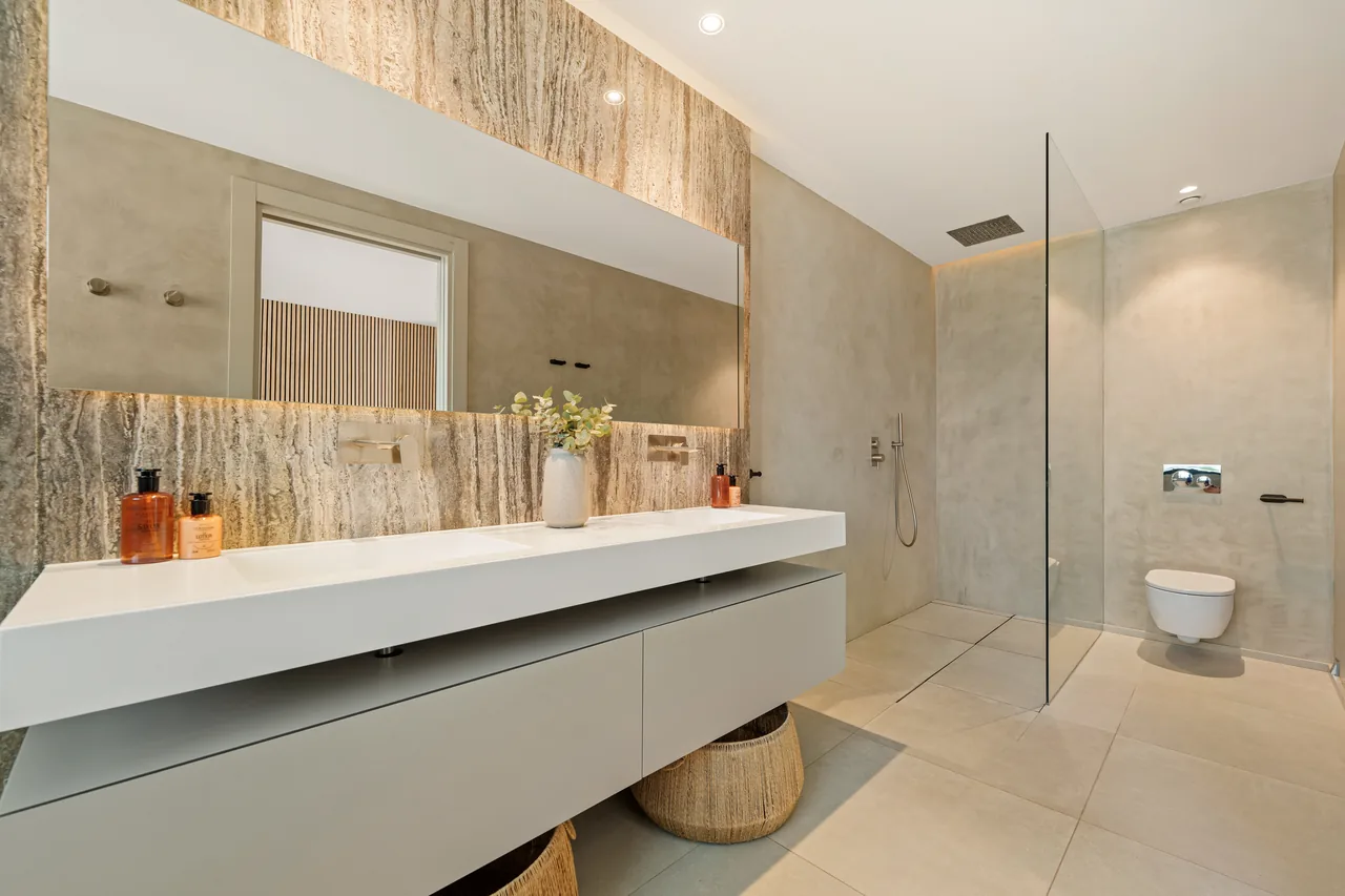 5-bedroom villa in Nueva Andalucia with private pool and private garden — image 15