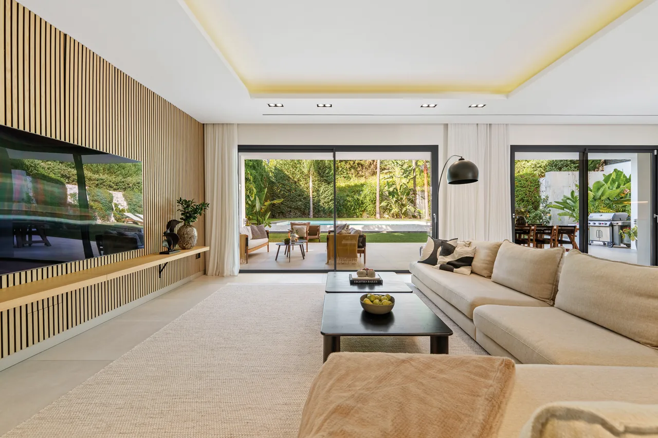 5-bedroom villa in Nueva Andalucia with private pool and private garden — image 17
