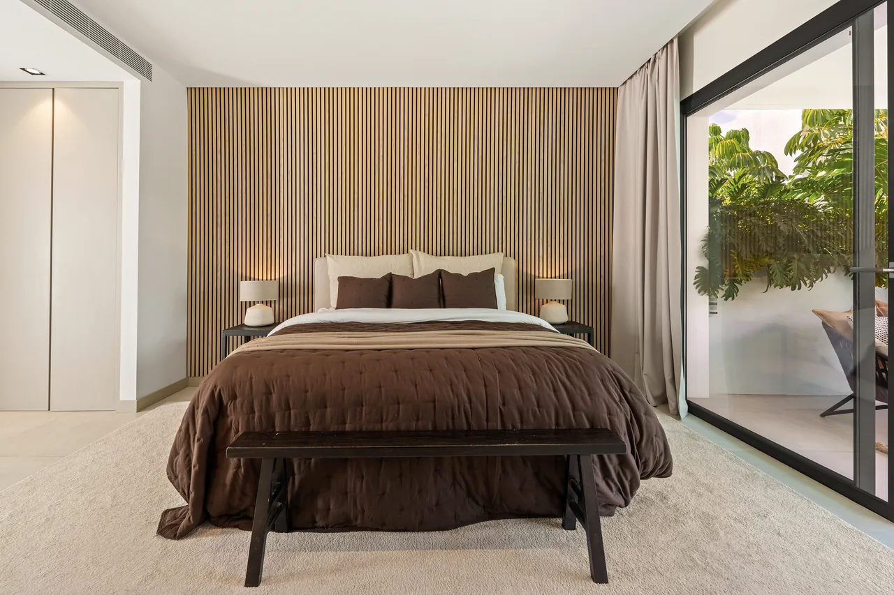 5-bedroom villa in Nueva Andalucia with private pool and private garden — image 18