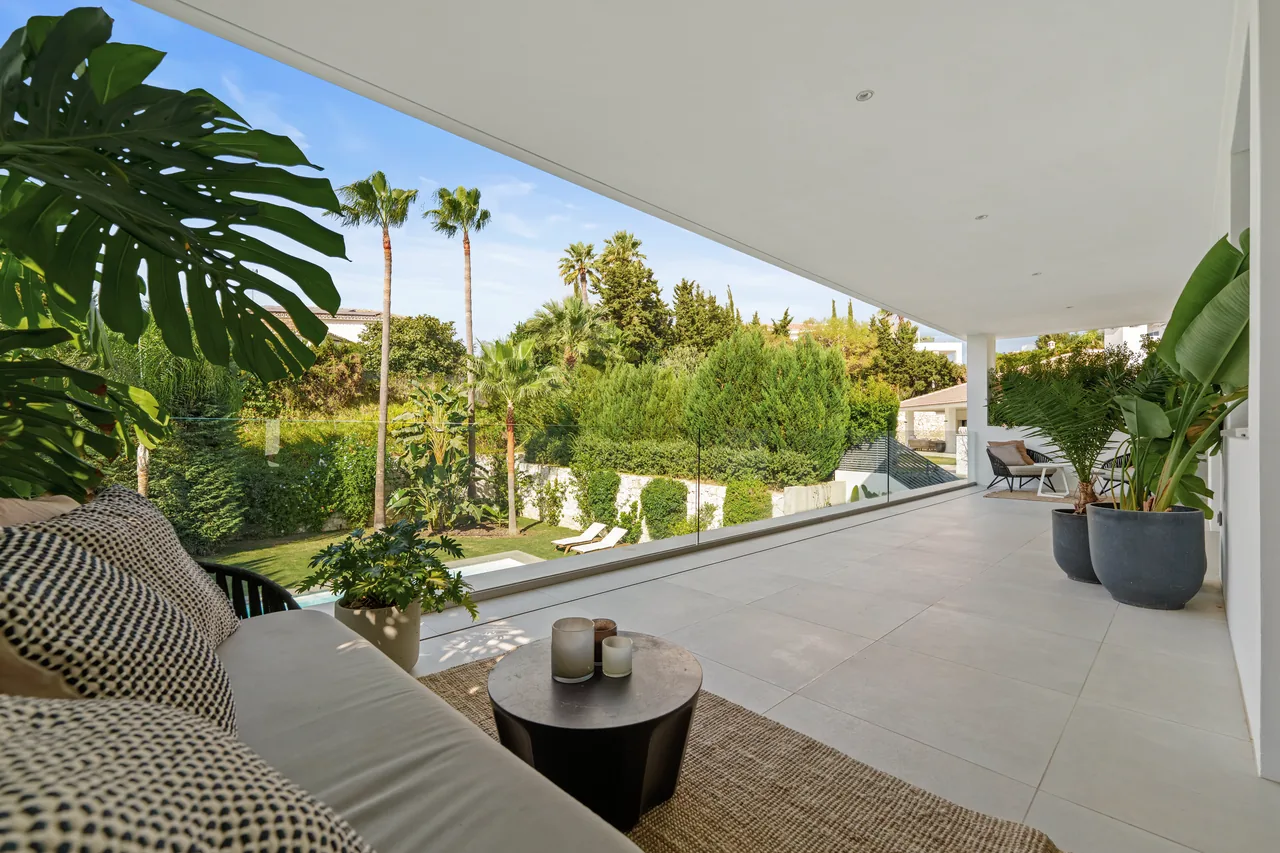 5-bedroom villa in Nueva Andalucia with private pool and private garden — image 19