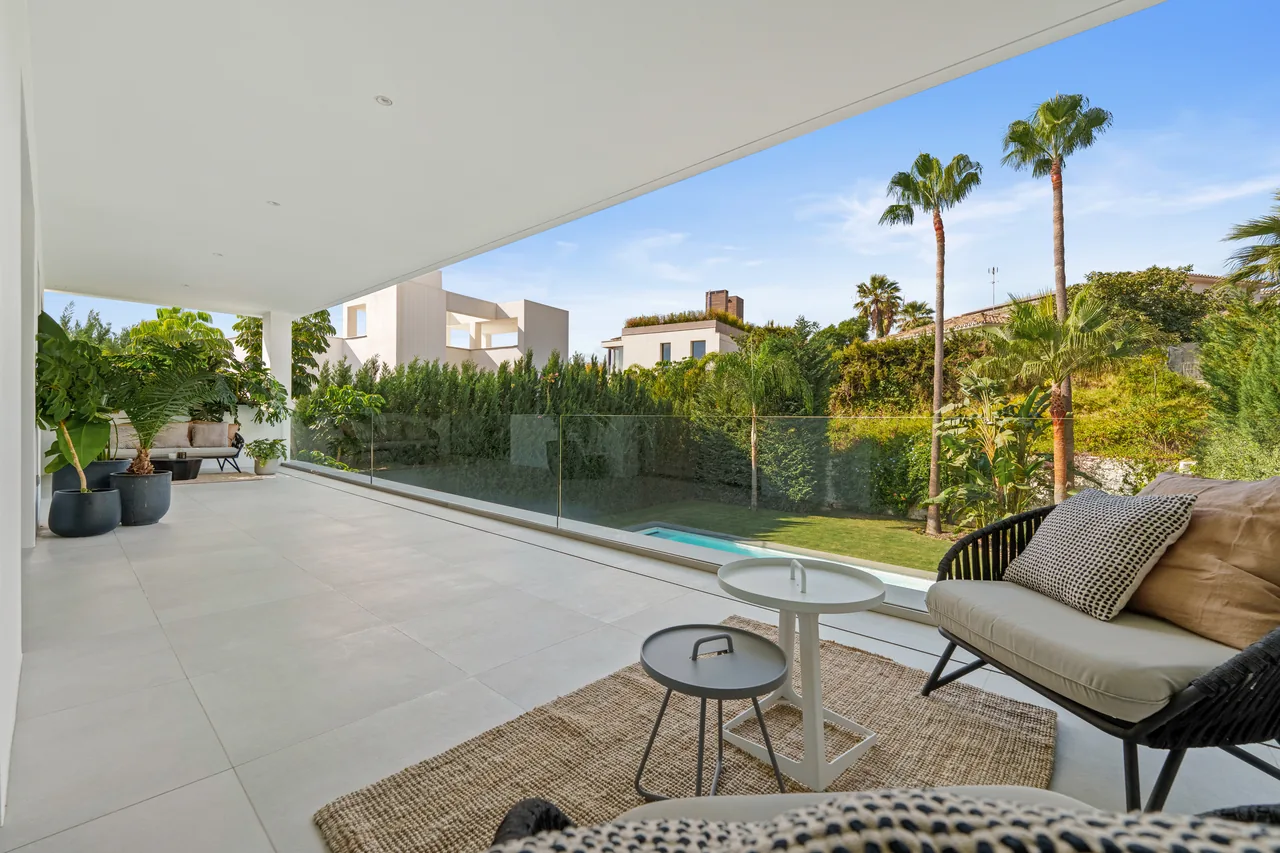 5-bedroom villa in Nueva Andalucia with private pool and private garden — image 23