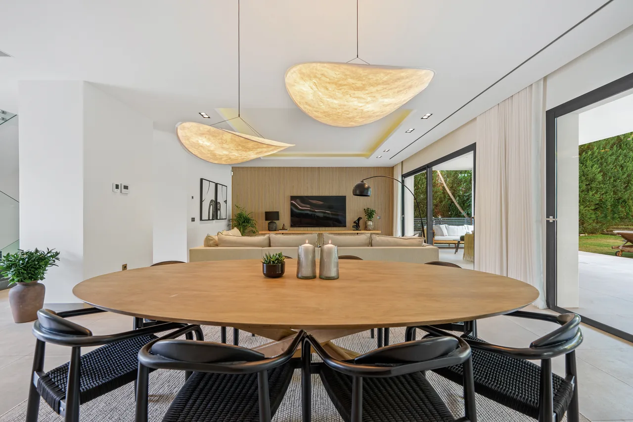 5-bedroom villa in Nueva Andalucia with private pool and private garden — image 28