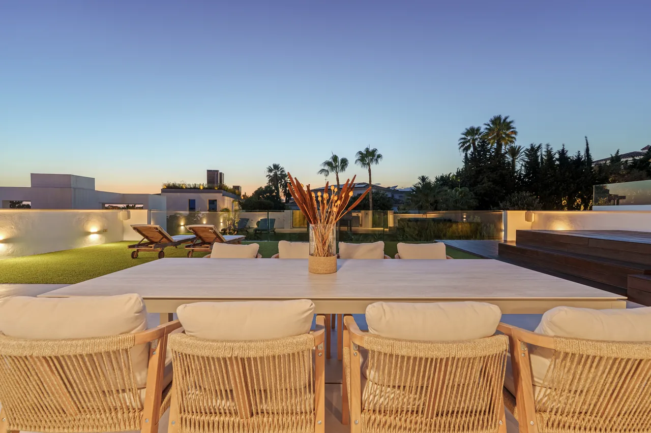 5-bedroom villa in Nueva Andalucia with private pool and private garden — image 41