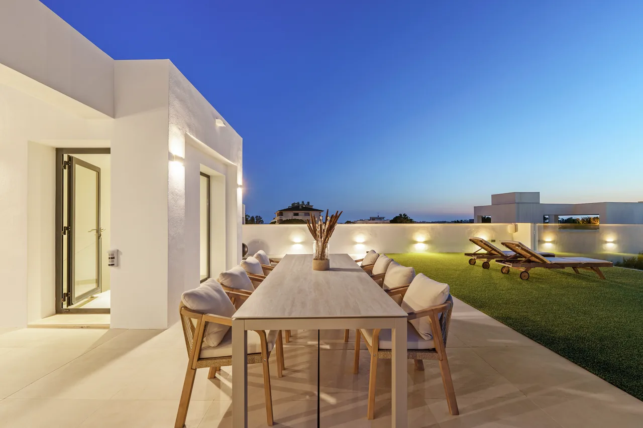 5-bedroom villa in Nueva Andalucia with private pool and private garden — image 44