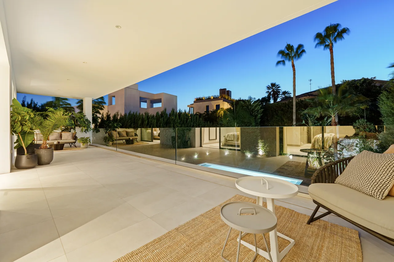 5-bedroom villa in Nueva Andalucia with private pool and private garden — image 45
