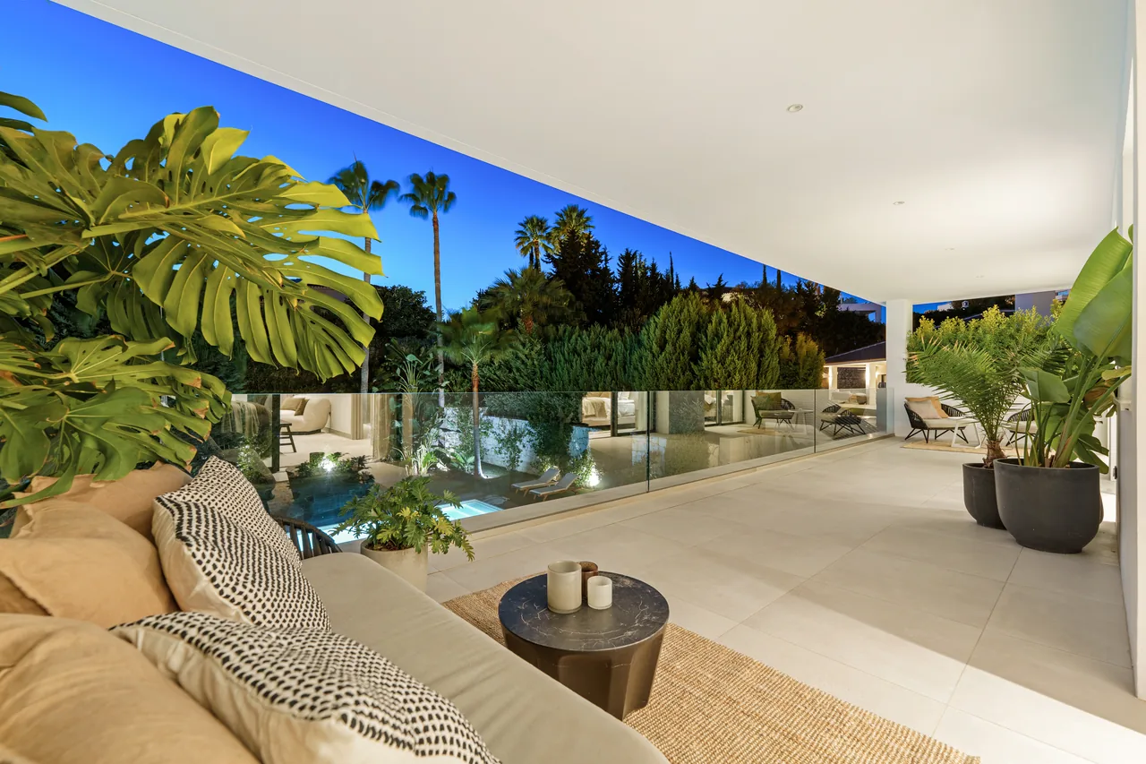 5-bedroom villa in Nueva Andalucia with private pool and private garden — image 46