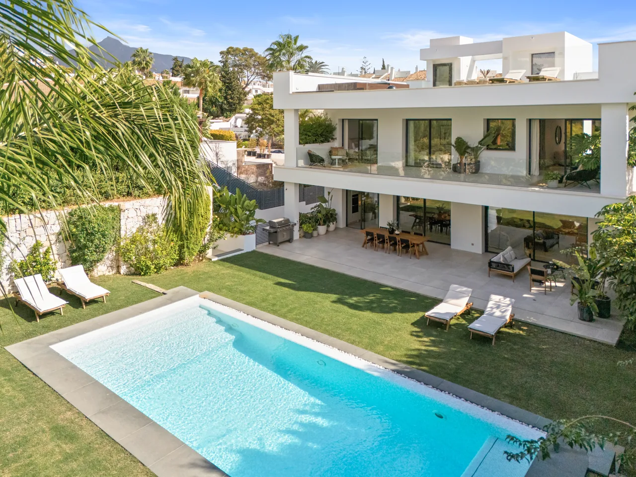 5-bedroom villa in Nueva Andalucia with private pool and private garden — image 48