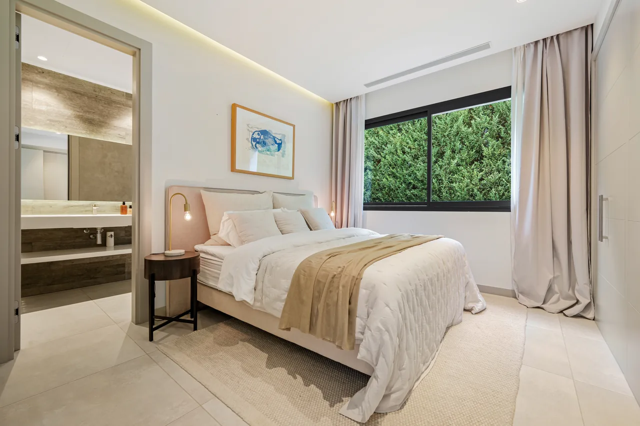 5-bedroom villa in Nueva Andalucia with private pool and private garden — image 56