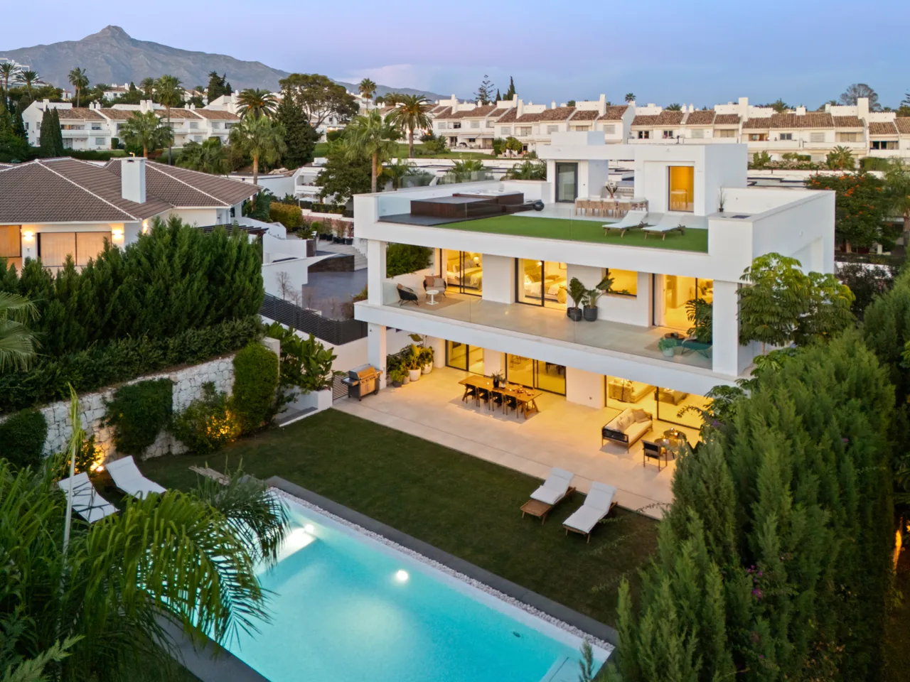 5-bedroom villa in Nueva Andalucia with private pool and private garden