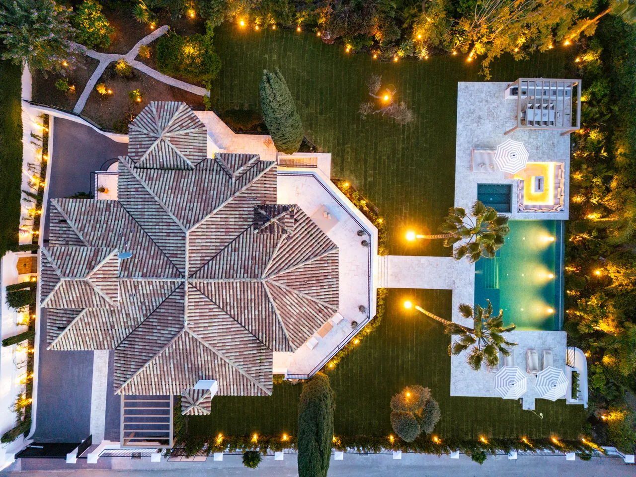 5-bedroom villa in Nueva Andalucia with private pool and private garden — image 3
