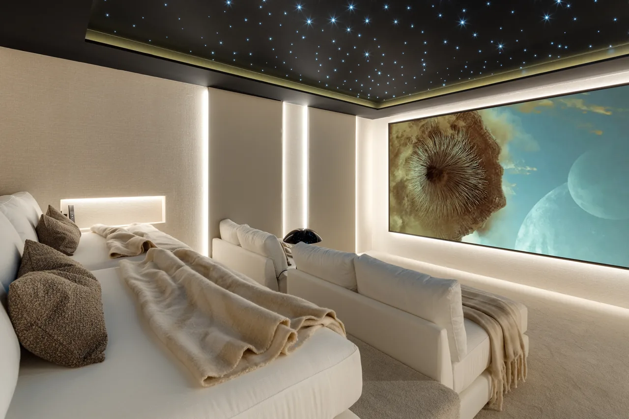 5-bedroom villa in Nueva Andalucia with private pool and private garden — image 11