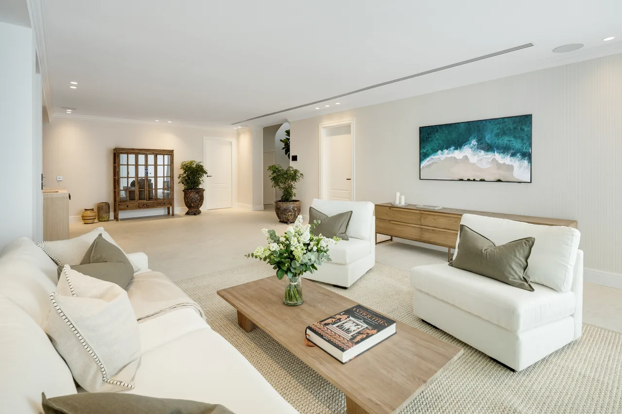 5-bedroom villa in Nueva Andalucia with private pool and private garden — image 13