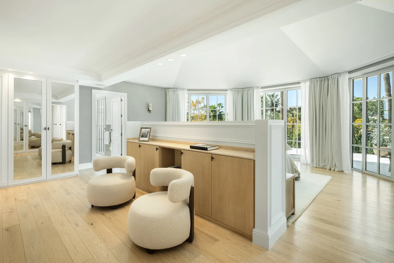 5-bedroom villa in Nueva Andalucia with private pool and private garden — image 17
