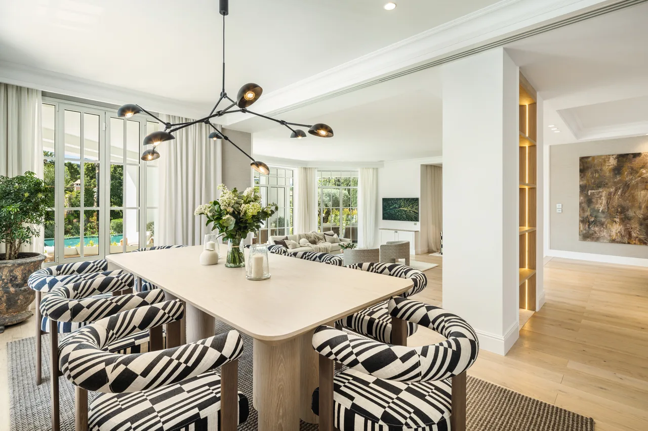 5-bedroom villa in Nueva Andalucia with private pool and private garden — image 23