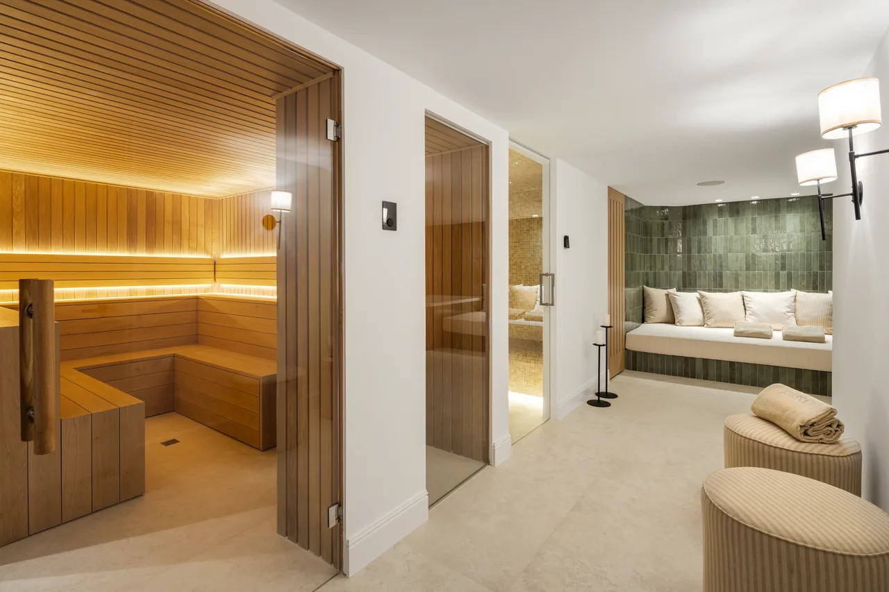 5-bedroom villa in Nueva Andalucia with private pool and private garden — image 29