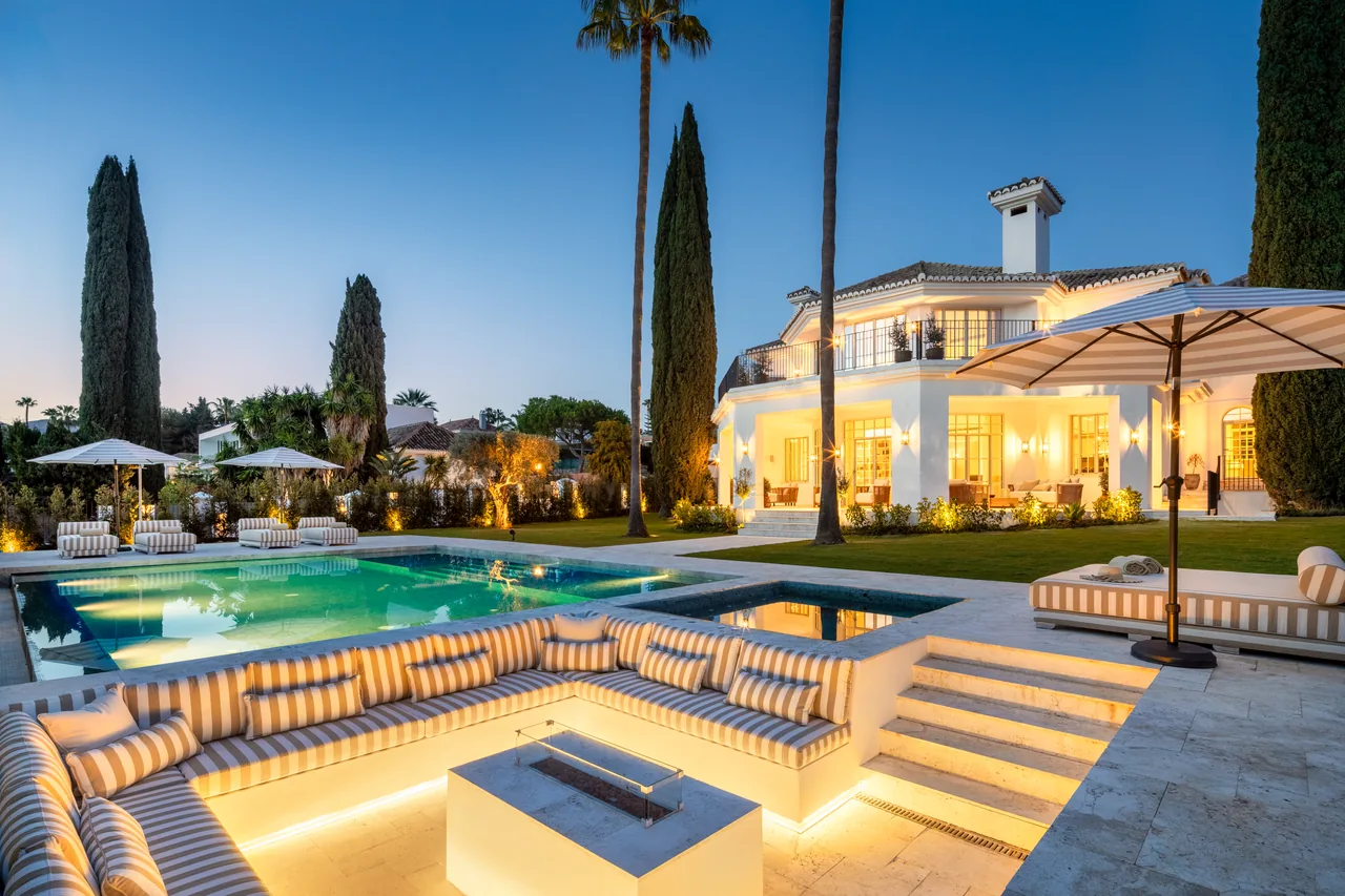 5-bedroom villa in Nueva Andalucia with private pool and private garden — image 33