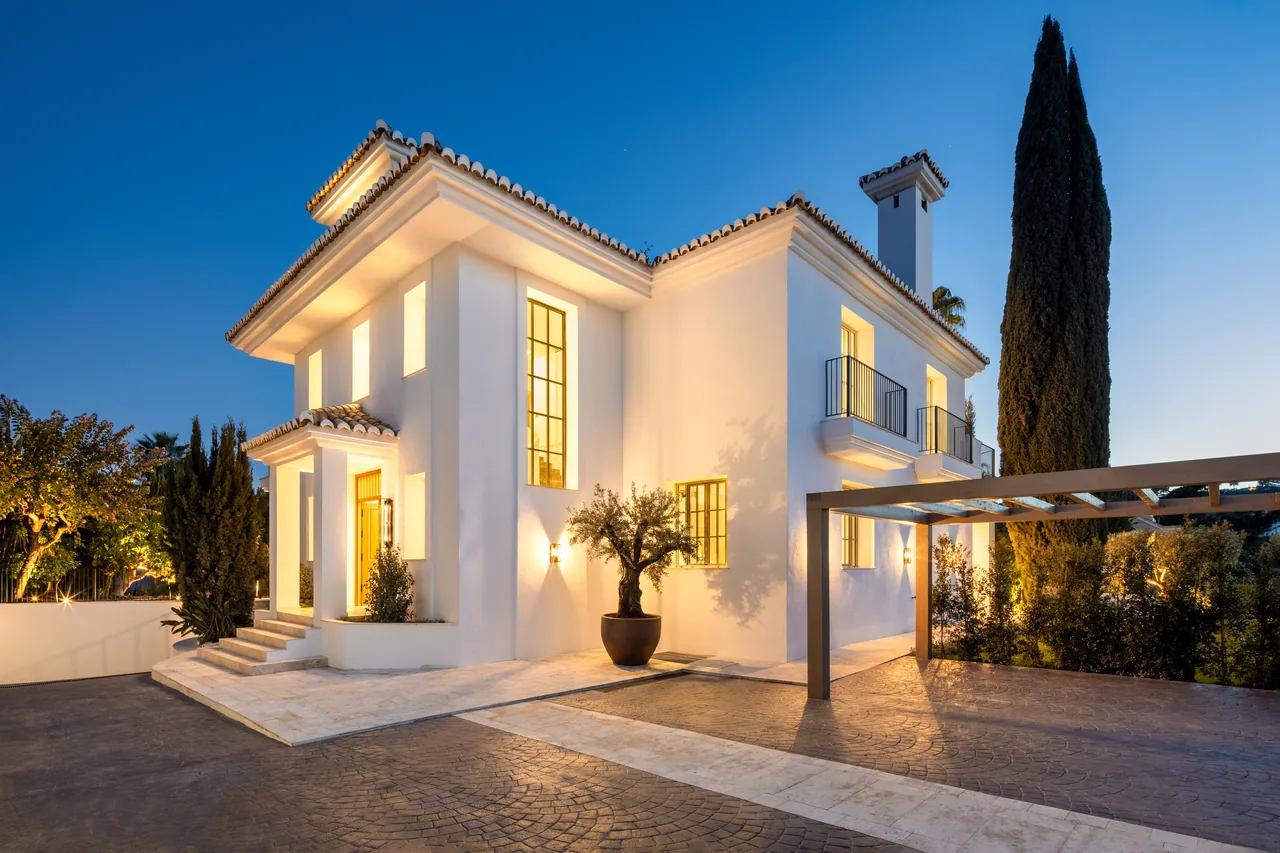 5-bedroom villa in Nueva Andalucia with private pool and private garden — image 34