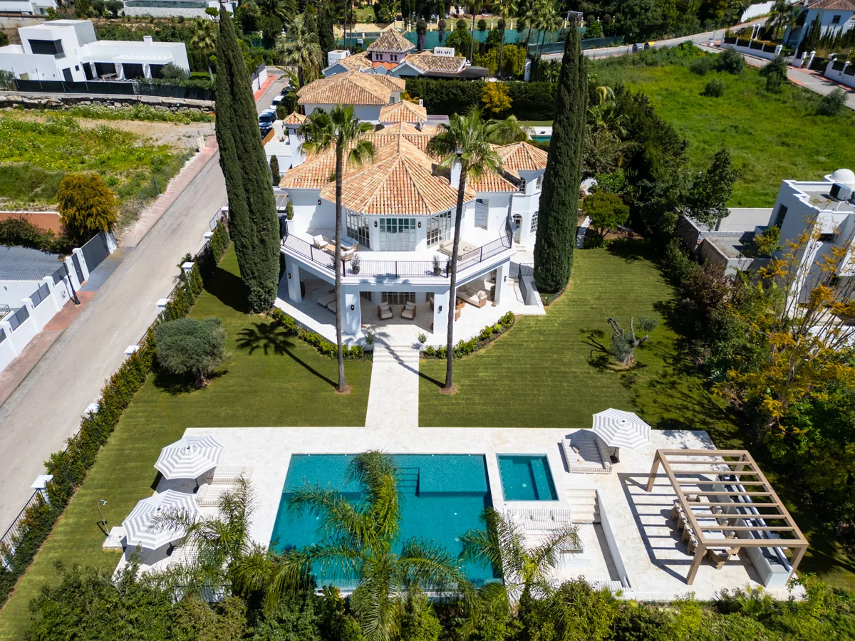 5-bedroom villa in Nueva Andalucia with private pool and private garden — image 36