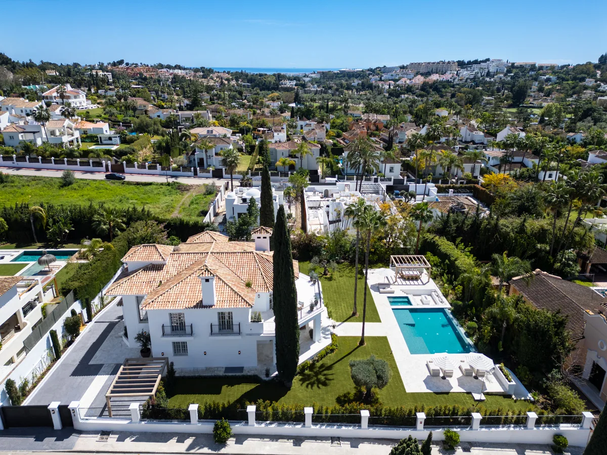 5-bedroom villa in Nueva Andalucia with private pool and private garden — image 37