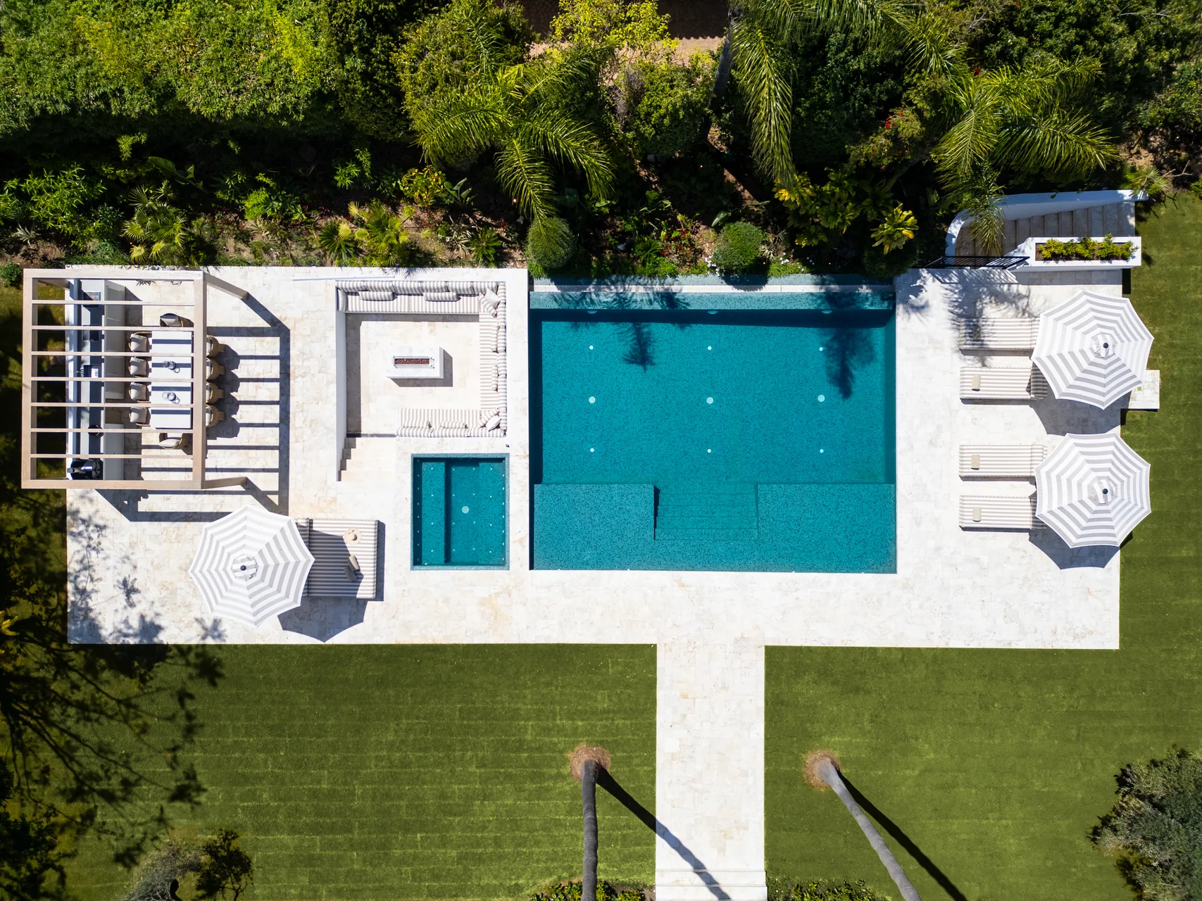 5-bedroom villa in Nueva Andalucia with private pool and private garden — image 39