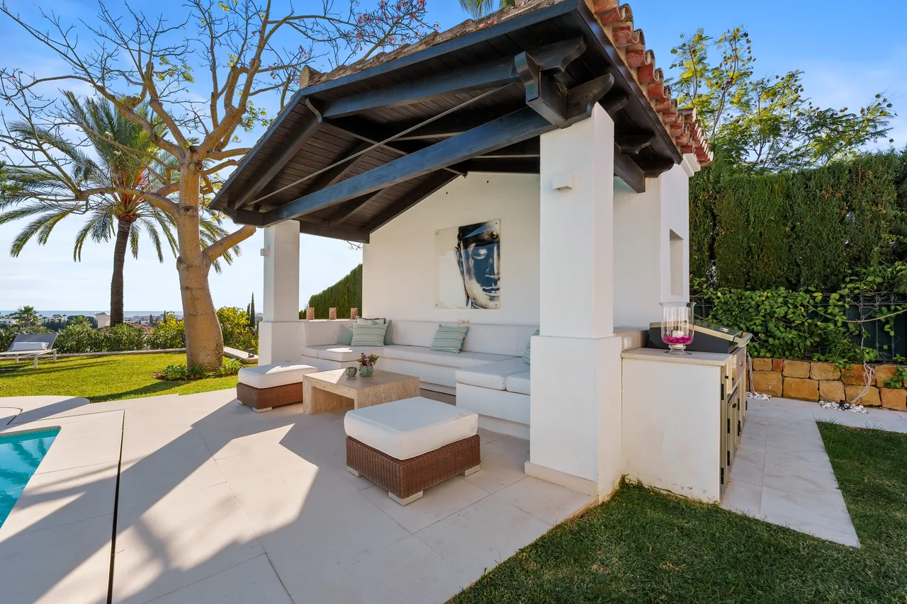 4-bedroom villa in La Quinta with private pool and private garden — image 18