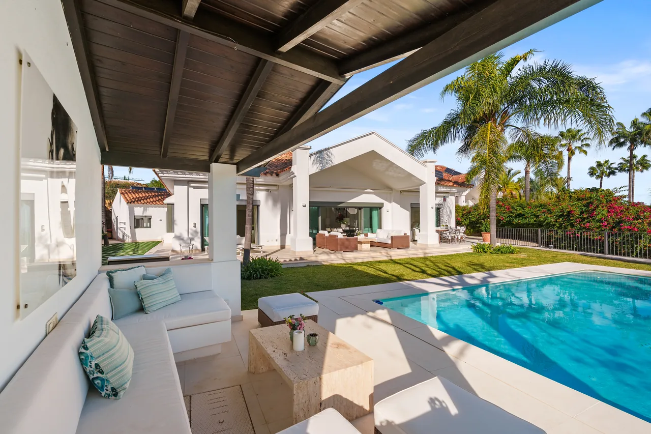 4-bedroom villa in La Quinta with private pool and private garden — image 19