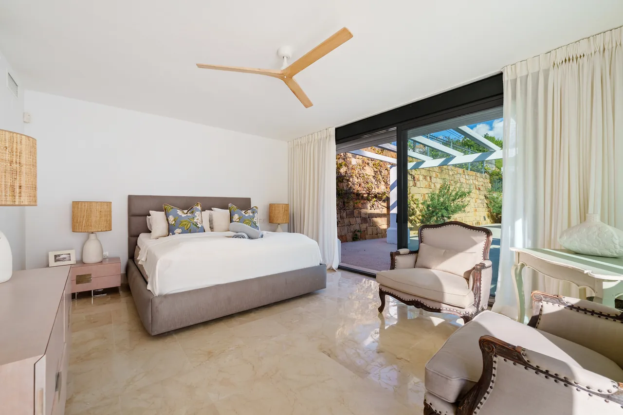 4-bedroom villa in La Quinta with private pool and private garden — image 20