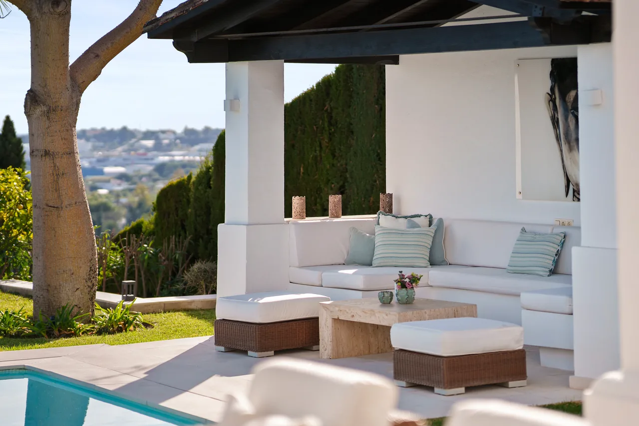 4-bedroom villa in La Quinta with private pool and private garden — image 29