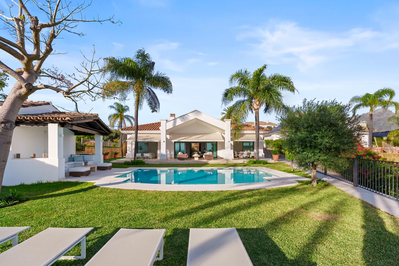 4-bedroom villa in La Quinta with private pool and private garden — image 30