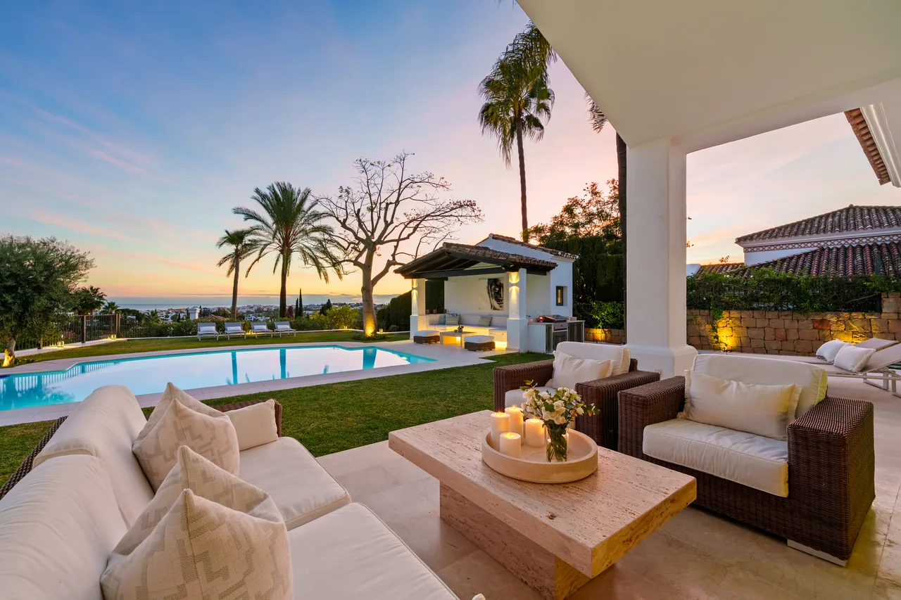4-bedroom villa in La Quinta with private pool and private garden — image 33