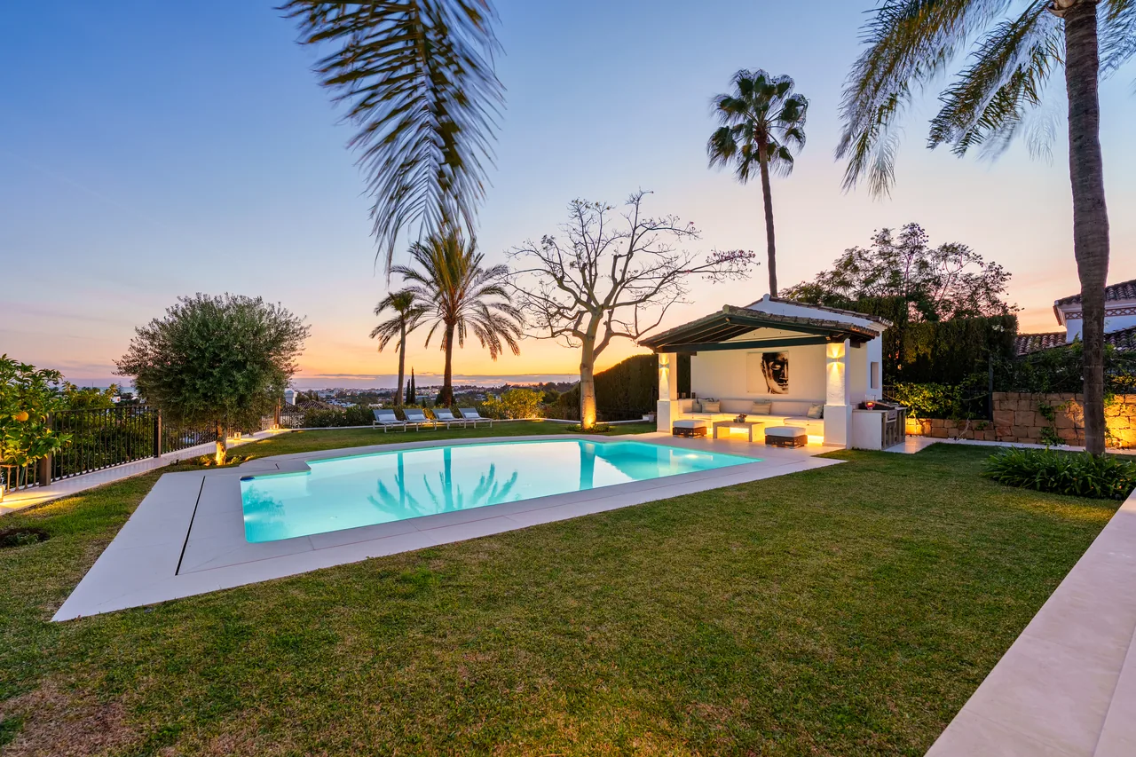 4-bedroom villa in La Quinta with private pool and private garden — image 38
