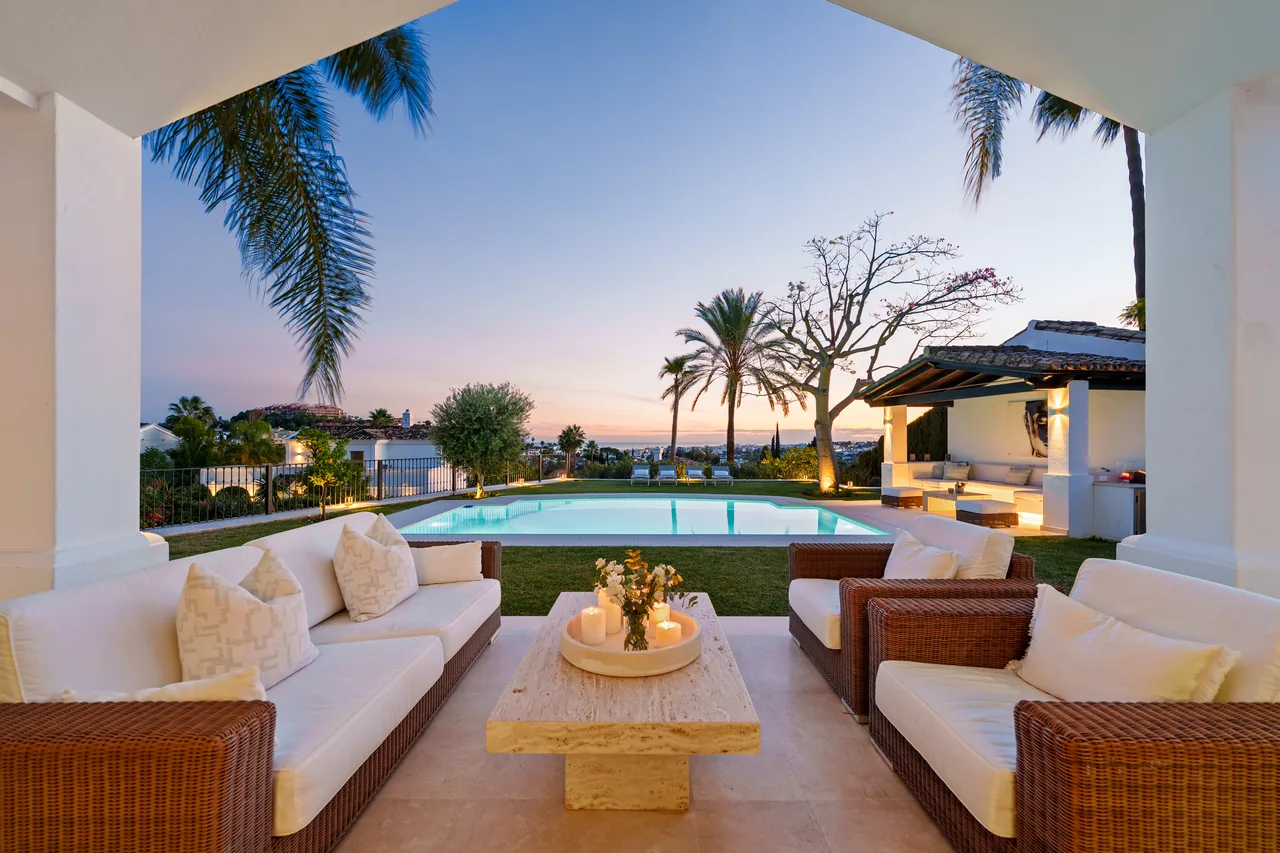 4-bedroom villa in La Quinta with private pool and private garden — image 39