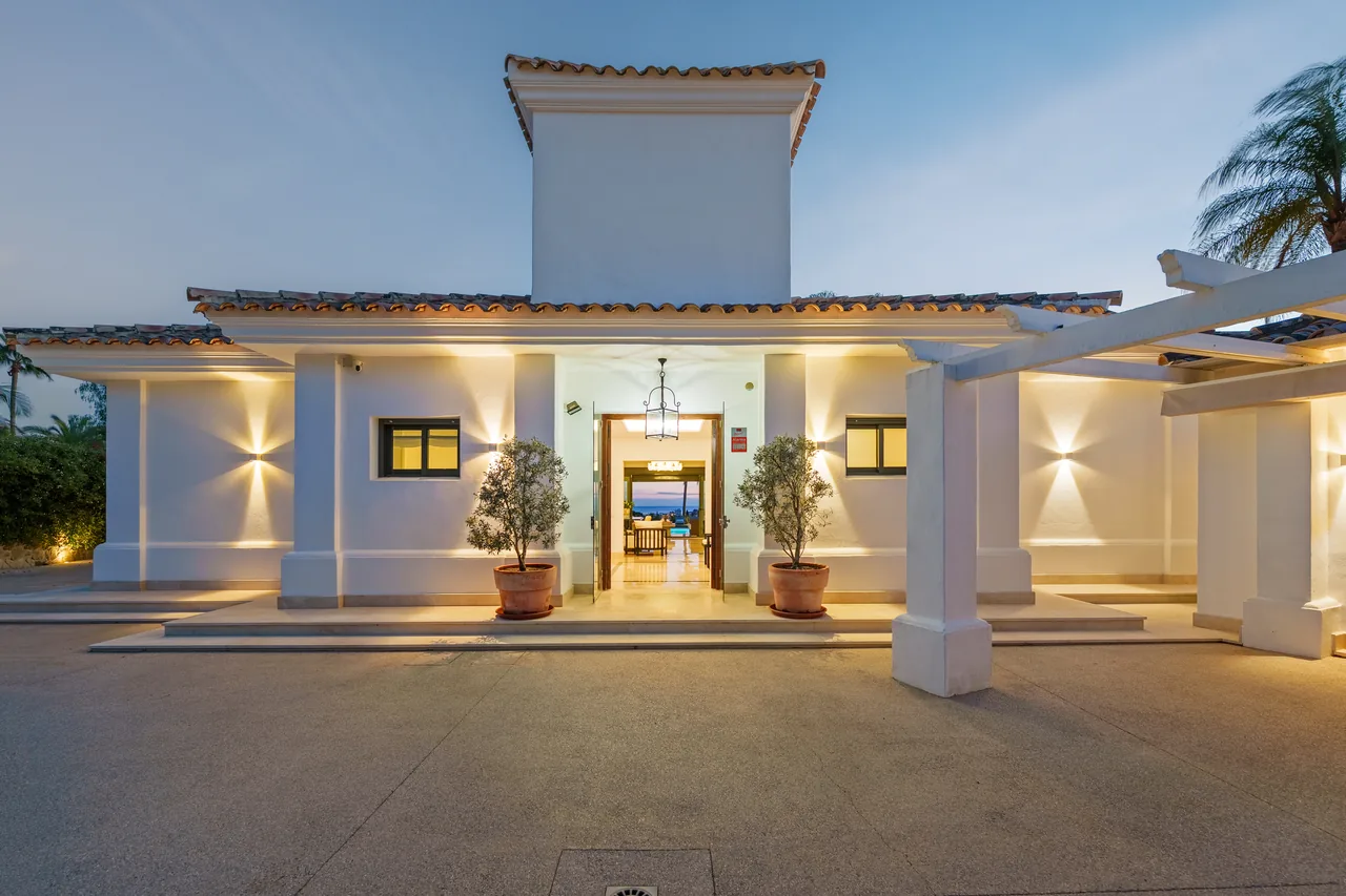 4-bedroom villa in La Quinta with private pool and private garden — image 41