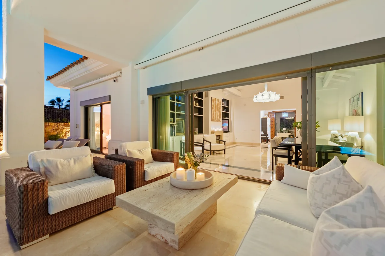 4-bedroom villa in La Quinta with private pool and private garden — image 42