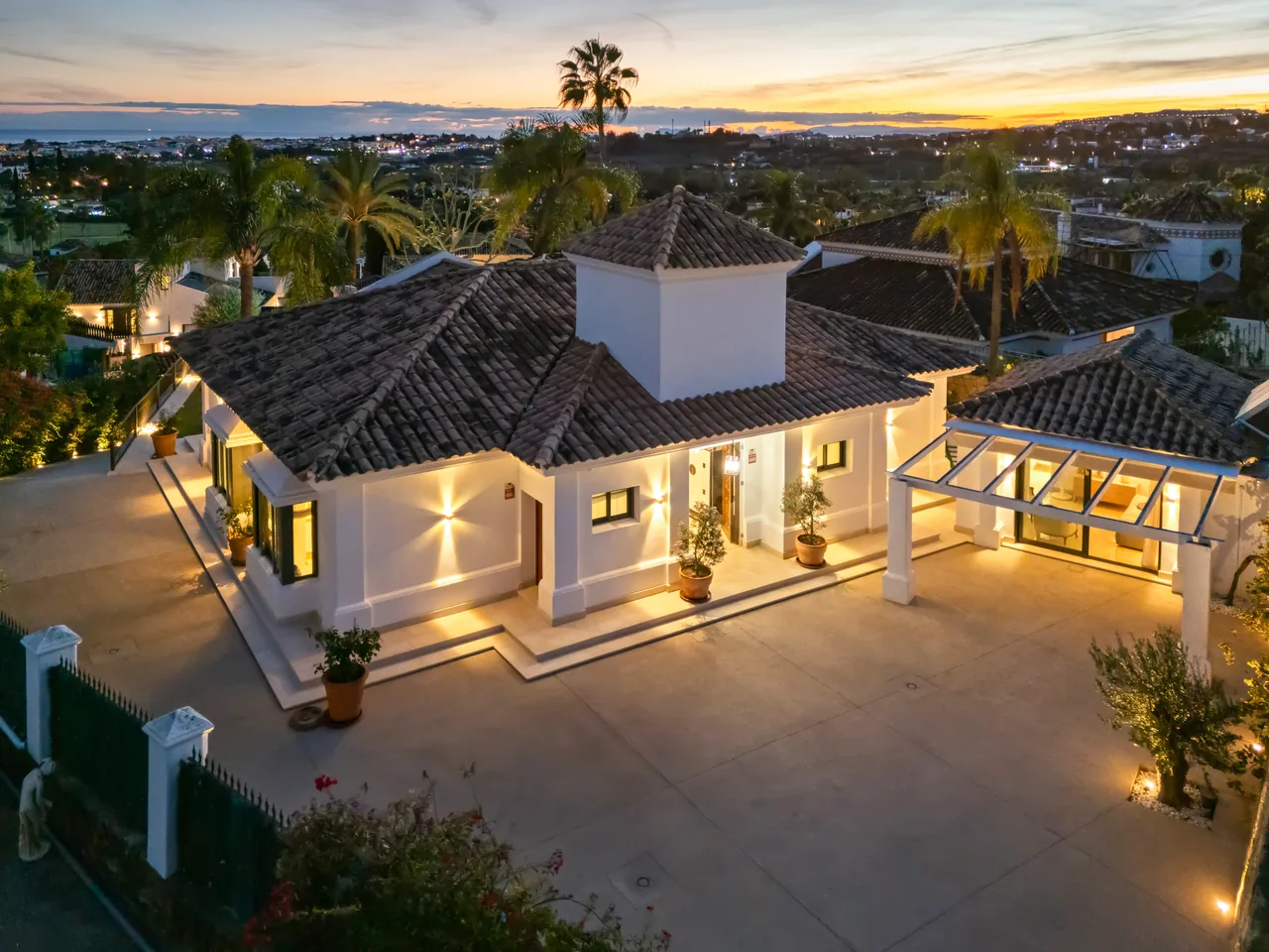 4-bedroom villa in La Quinta with private pool and private garden — image 49