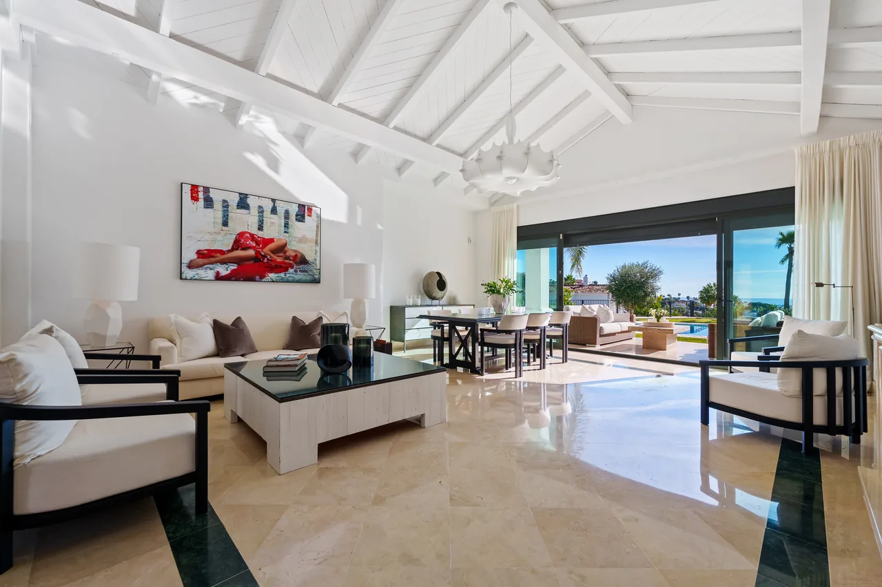 4-bedroom villa in La Quinta with private pool and private garden — image 53