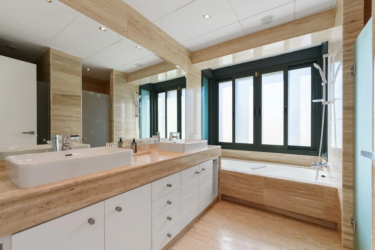 4-bedroom villa in La Quinta with private pool and private garden — image 59