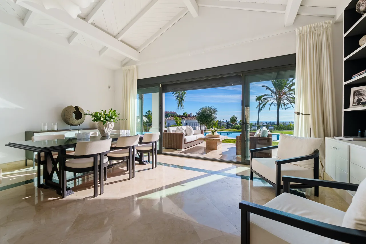 4-bedroom villa in La Quinta with private pool and private garden — image 63