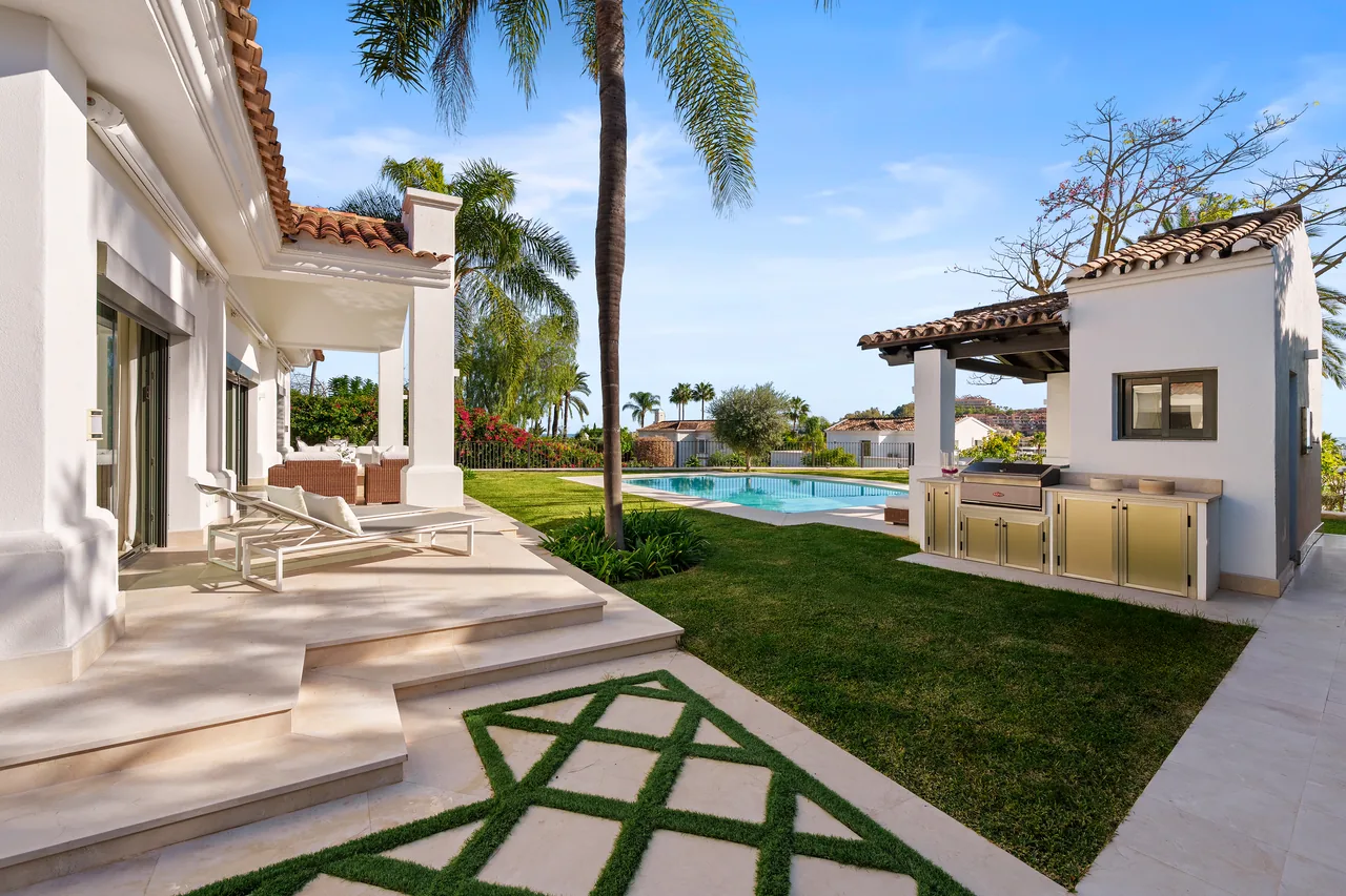 4-bedroom villa in La Quinta with private pool and private garden — image 68