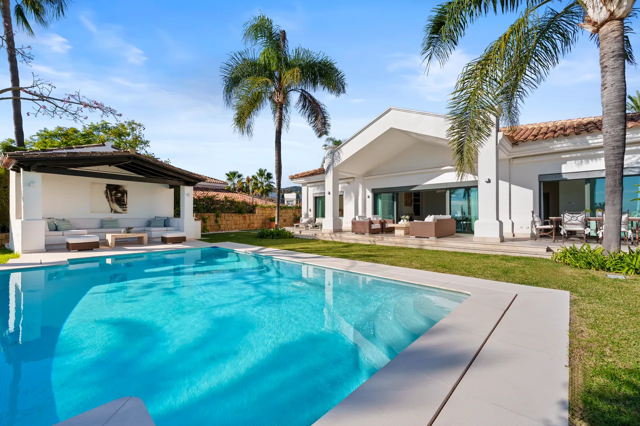 4-bedroom villa in La Quinta with private pool and private garden — image 70