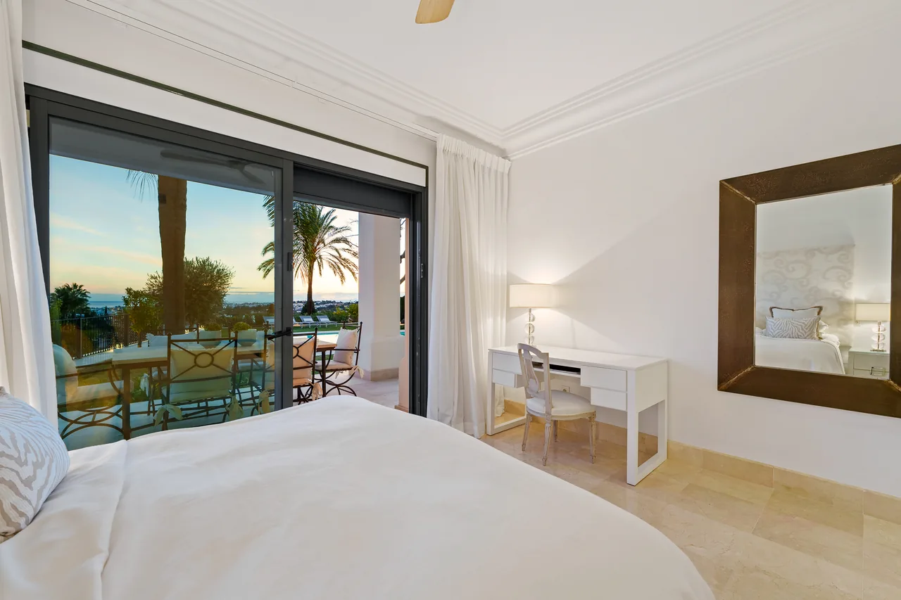 4-bedroom villa in La Quinta with private pool and private garden — image 85