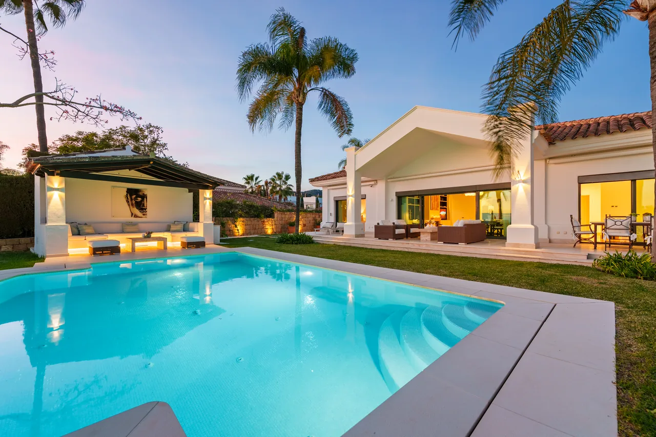 4-bedroom villa in La Quinta with private pool and private garden — image 90
