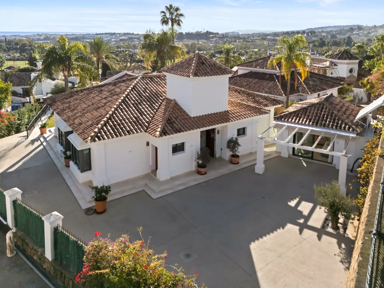 4-bedroom villa in La Quinta with private pool and private garden — image 97