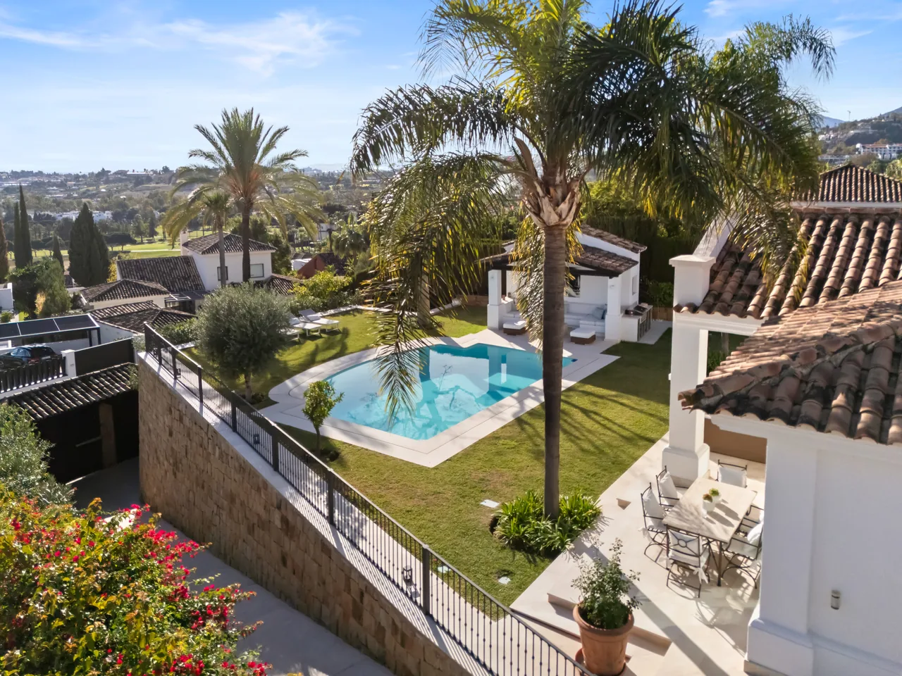 4-bedroom villa in La Quinta with private pool and private garden — image 98