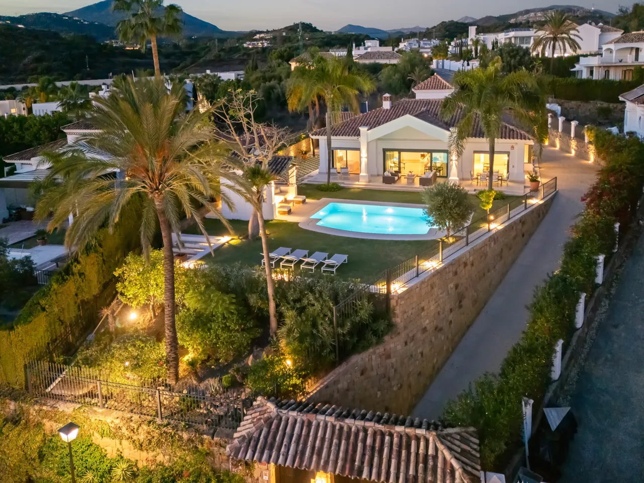 4-bedroom villa in La Quinta with private pool and private garden — image 104